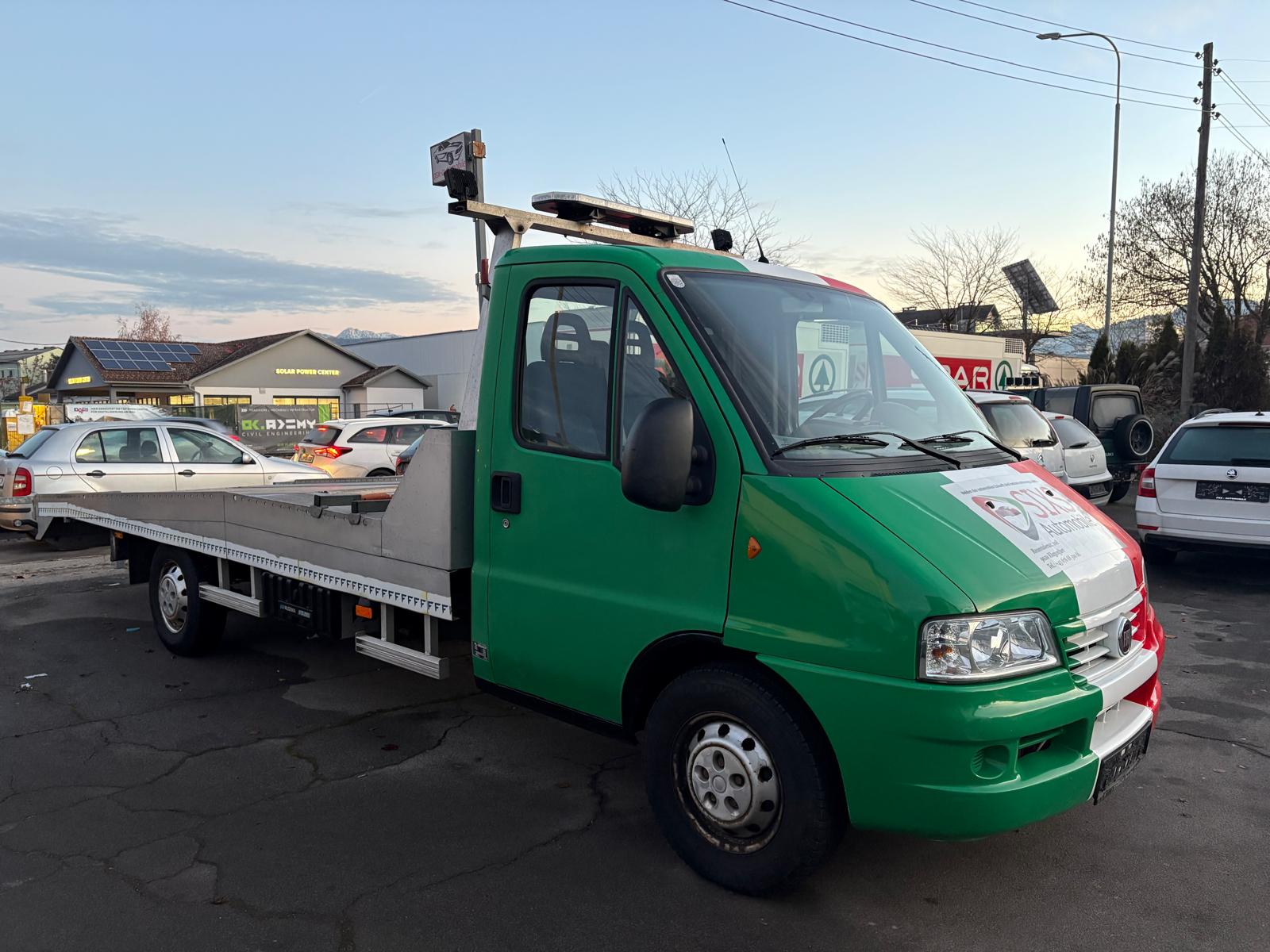 Bild des Abschleppwagens von SIXS Automobile Klagenfurt